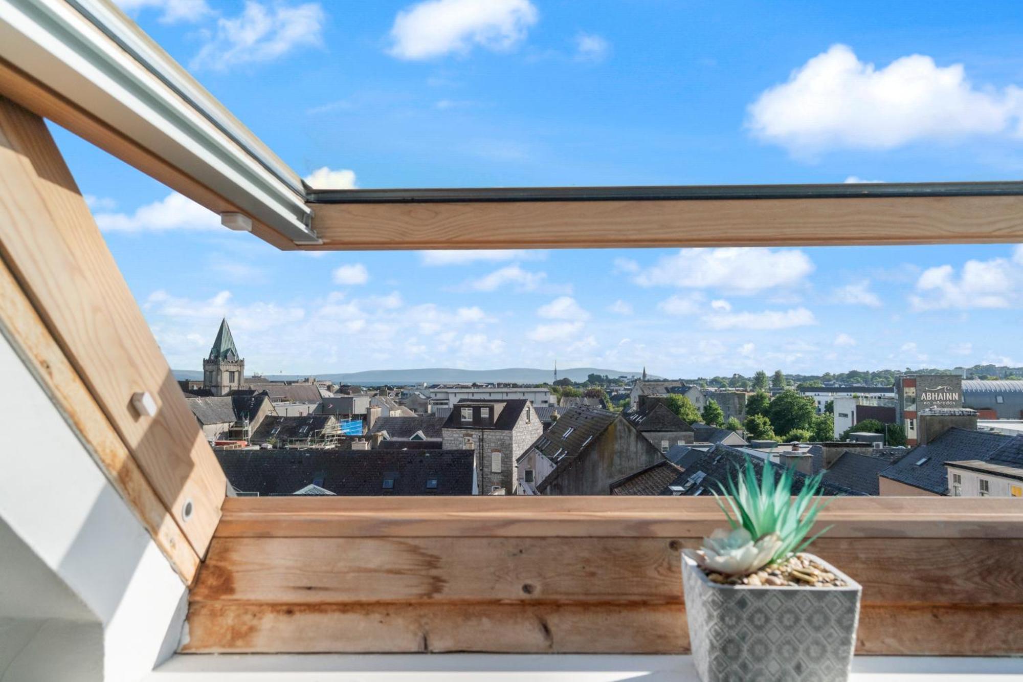 Heart Of City Centre Stunning View Galway Kültér fotó